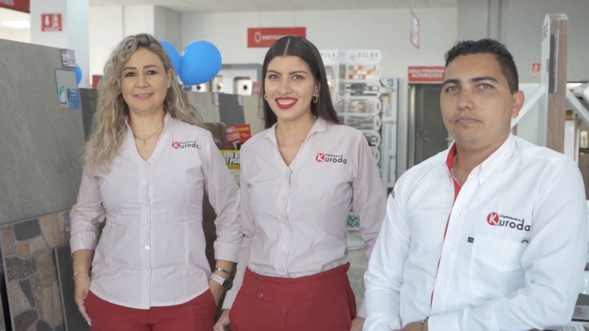 Equipo de Kuroda en el showroom